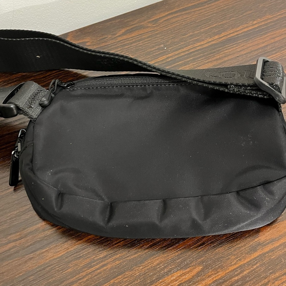 LOLE Unisex Belt Bag Zippered Pockets Adjustable Strap Water Resistant Nylon EUC - Picture 3 of 6